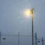 Un lampadaire solaire UP2 sous la neige au Canada