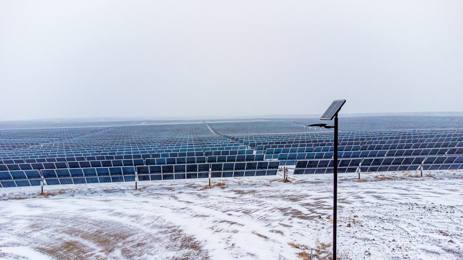 Ferme solaire Travers solar éclairé avec la gamme UP