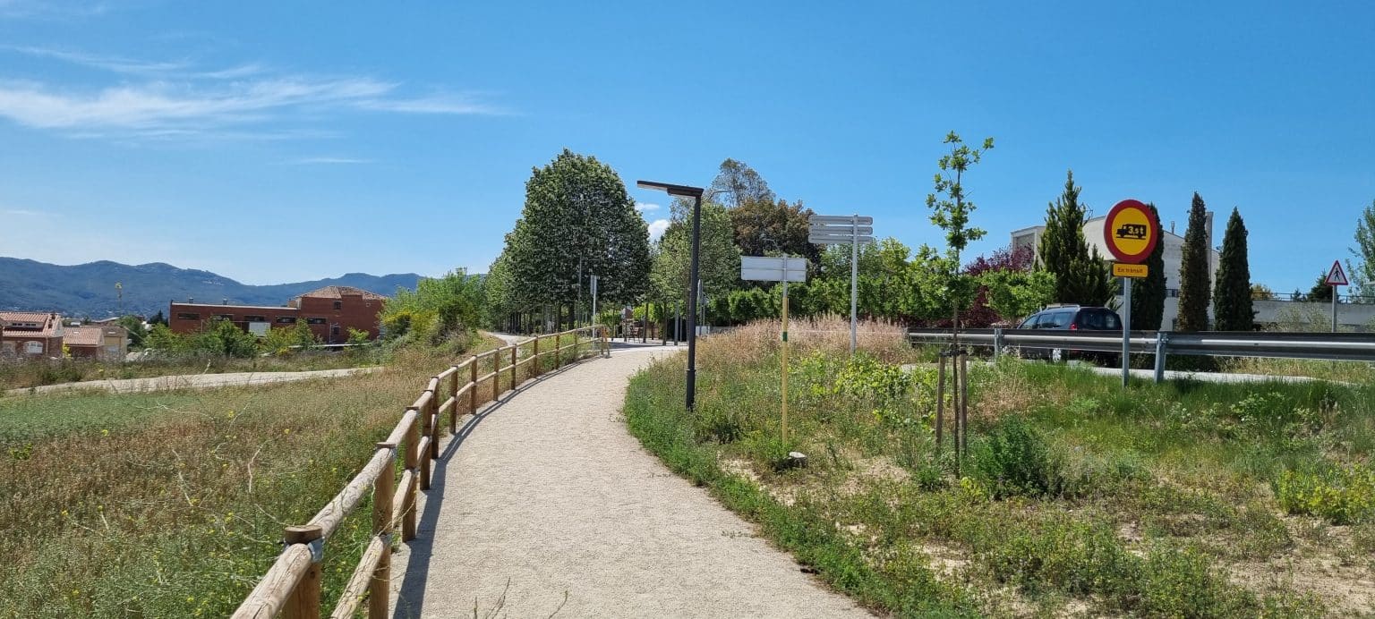 Croisement chemin et route St Llorenç d'Hortons