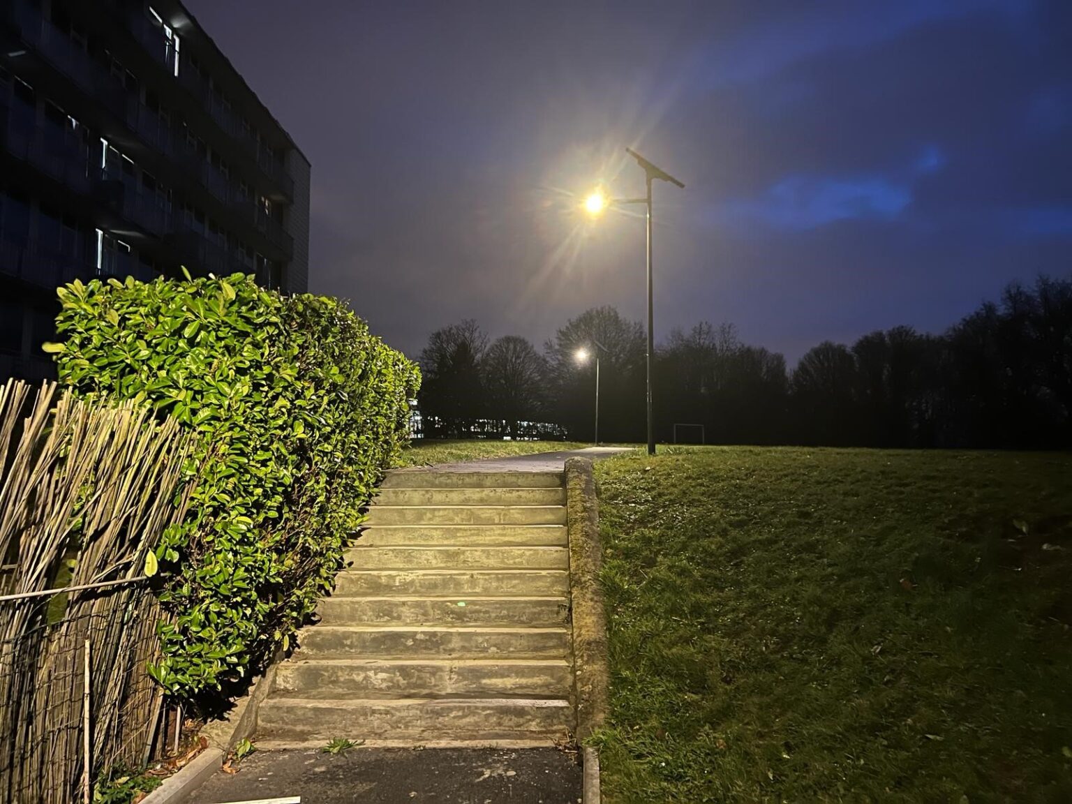 Cheminement éclairé au solaire