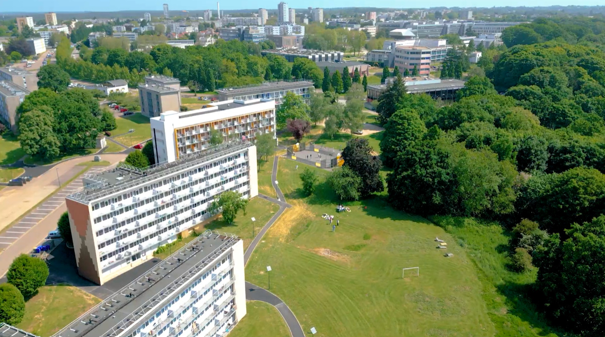 Vue aérienne du crous Normandie avec lampadaire solaire